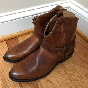 Frye Wyatt Harness Short Boot Cognac, Size 9